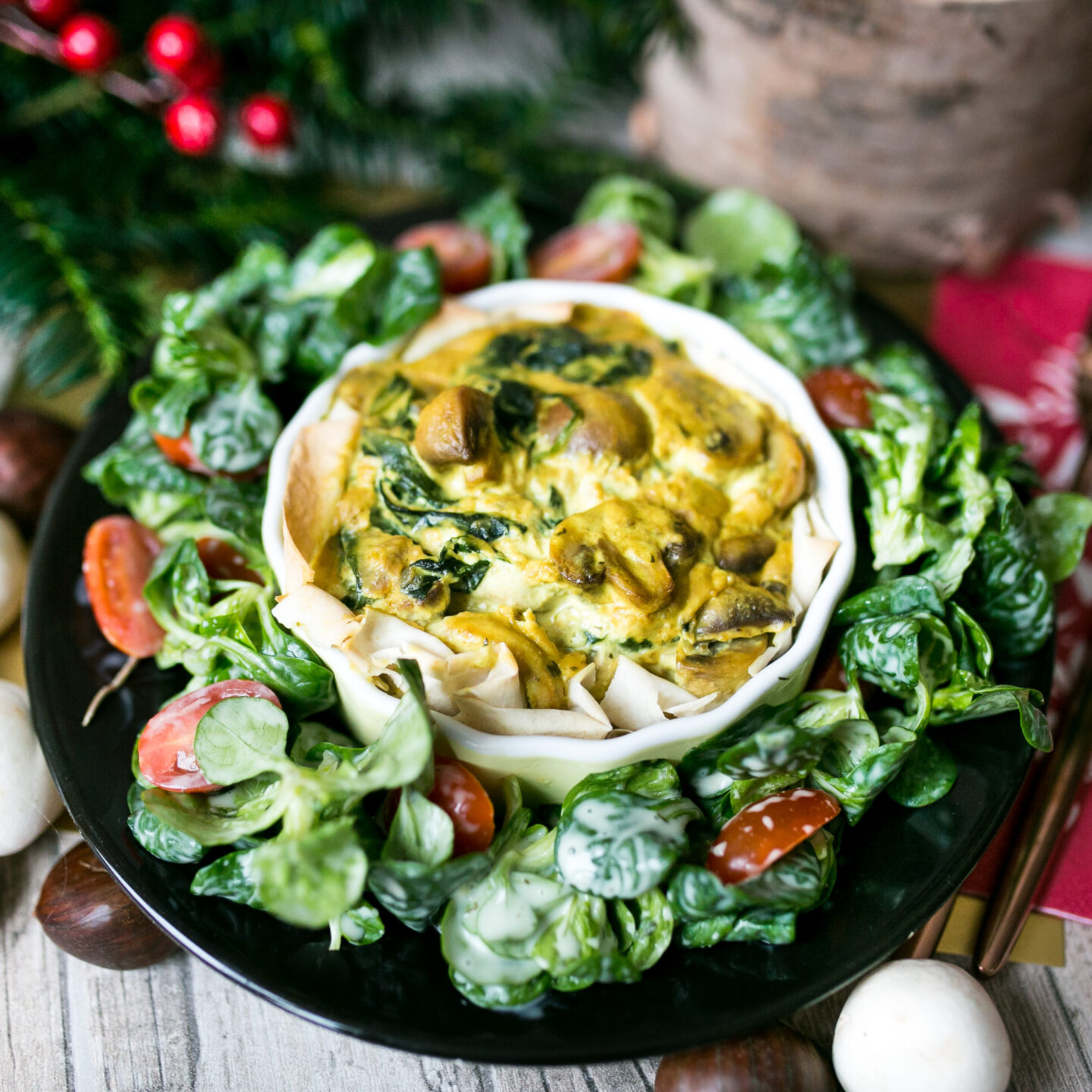 Maronen-Pilz-Spinat Körbchen mit Salat