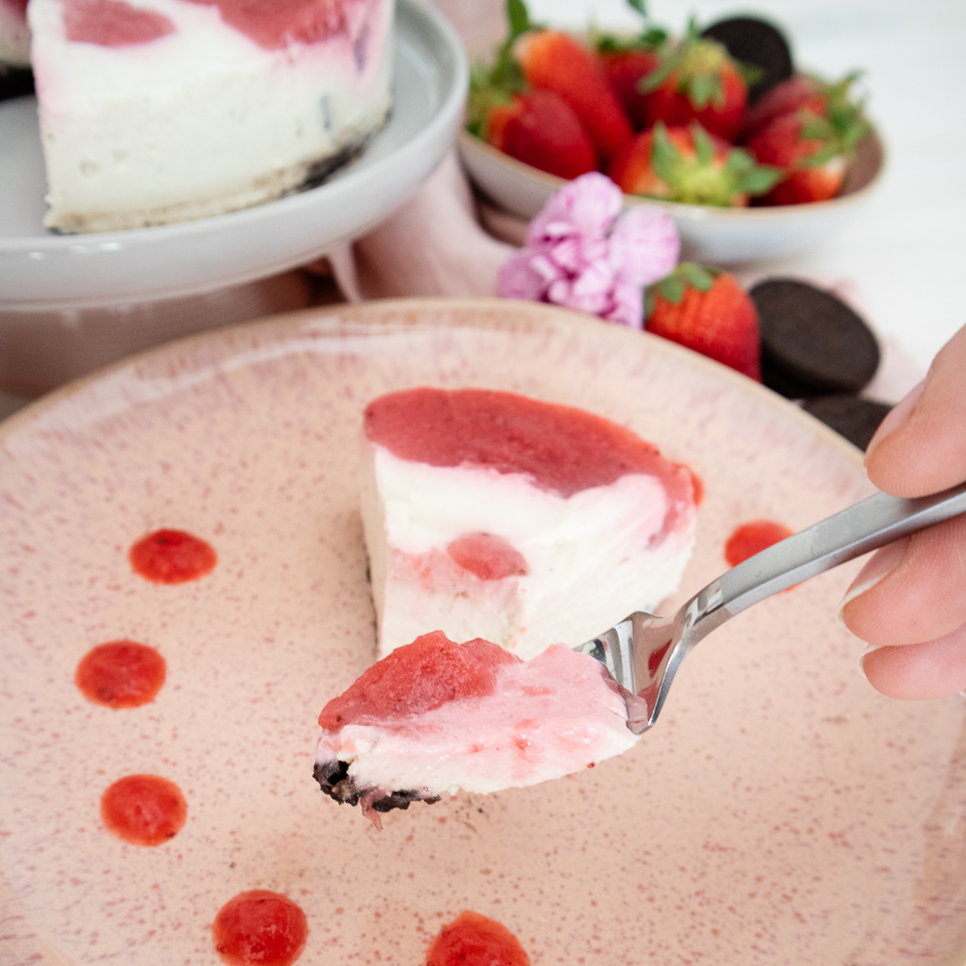 Vegane Erdbeer-Frischkäse Torte mit SimplyV - FroileinFux